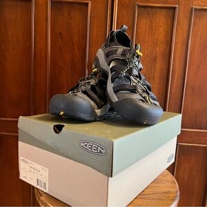 KEEN Men's Black and Yellow Outdoor Sandals NIB